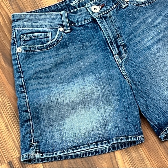 BootHeel Trading Co. Fairfax High Rise Slit Side Denim Jean Shorts – Size 27 - Picture 3 of 16